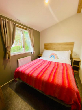 3 Bedroom Delightful Caravan with Outside Space, Parking, In Newquay